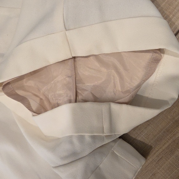 Express Shorts - Picture 3 of 4